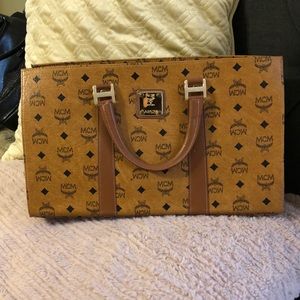 Brown handbag zips with carry handle